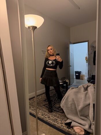 Full leaked Billie lourd page private photo