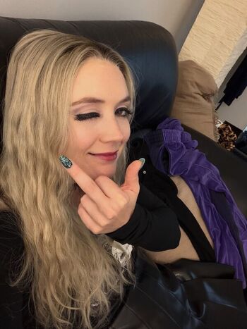 Full leaked Billie lourd page private photo