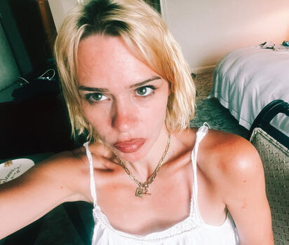 Full leaked Billie piper private photo