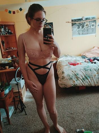 Full leaked Bittsandpieces private photo