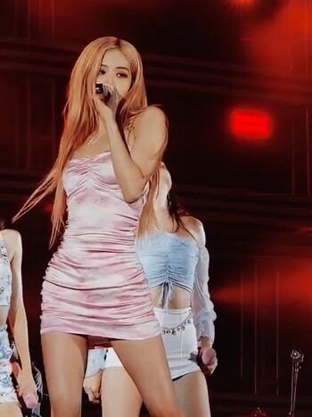 Full leaked Blackpink rose private photo