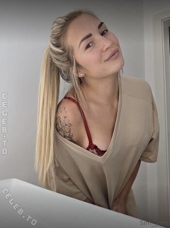 Full leaked Blonde model private photo