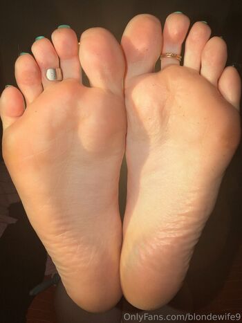 Full leaked Blondewife private photo