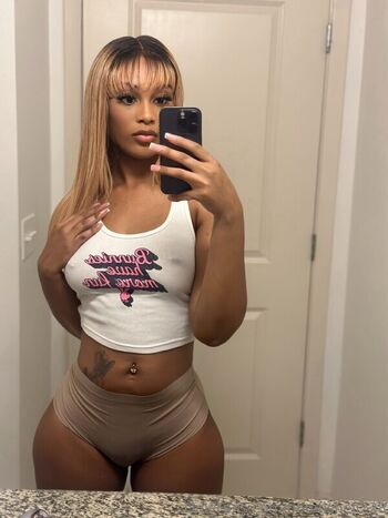 Full leaked Bombshell page private photo