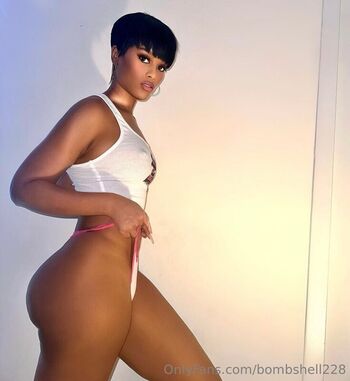 Full leaked Bombshell page private photo