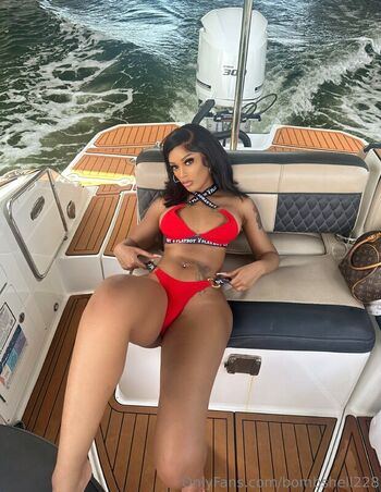 Full leaked Bombshell private photo