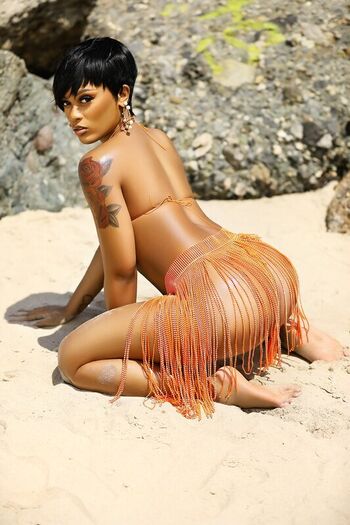 Full leaked Bombshell private photo