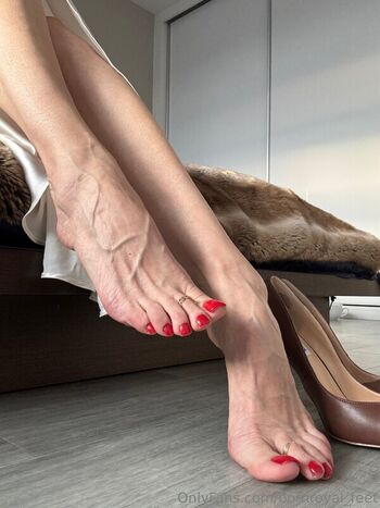 Bornroyal_feet