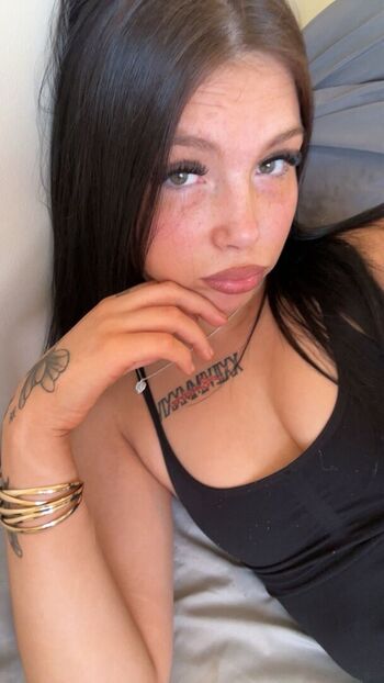Full leaked Bratzzbunnyyy private photo