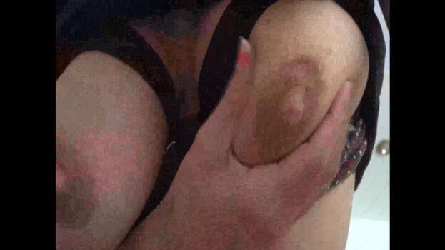 Full leaked Breastfeeding private photo