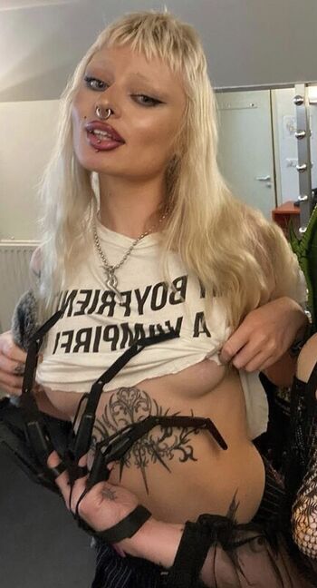 Full leaked Bridesque private photo