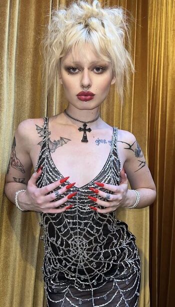 Full leaked Bridesque private photo