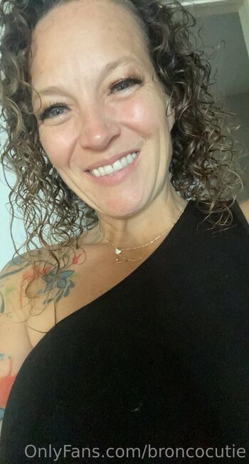 Full leaked Broncocutie private photo