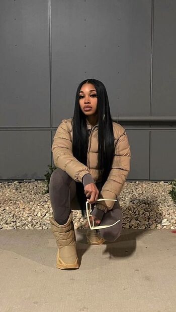 Full leaked Brown baddie private photo