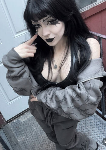 Full leaked Buffgothmom private photo