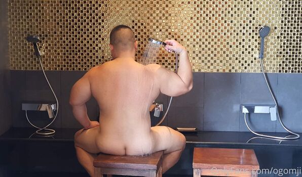 Full leaked Bulkymax private photo