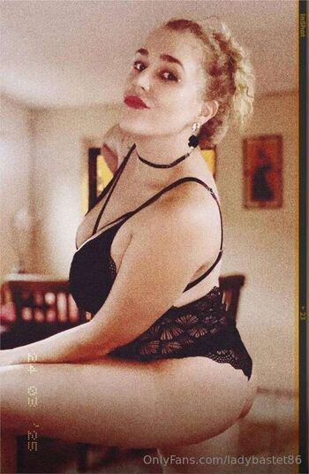 Full leaked Busty goddess private photo
