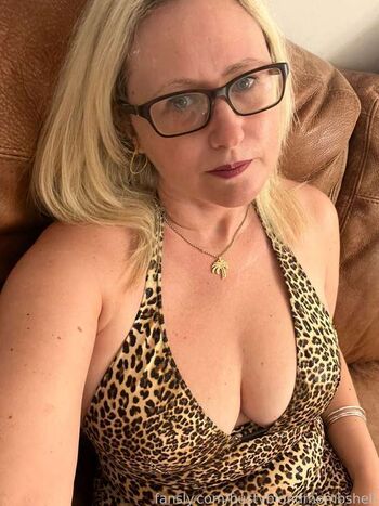 Full leaked Bustyblondmombshell private photo