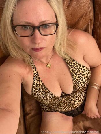 Full leaked Bustyblondmombshell private photo