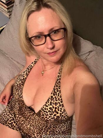 Full leaked Bustyblondmombshell private photo
