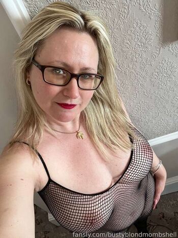 Full leaked Bustyblondmombshell private photo