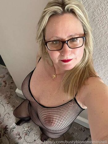 Full leaked Bustyblondmombshell private photo