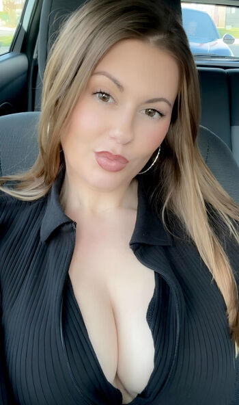Caarlita75