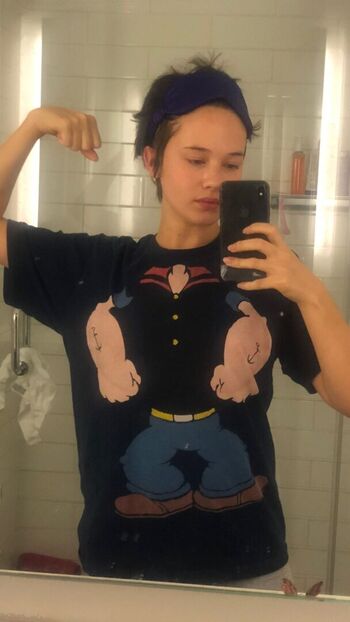 Full leaked Cailee spaeny private photo