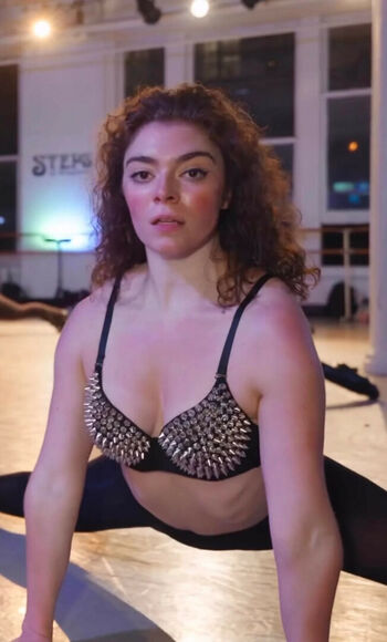 Full leaked Caitlin bond page private photo