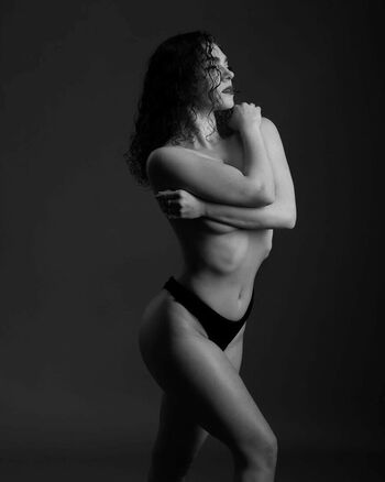 Full leaked Caitlin bond private photo
