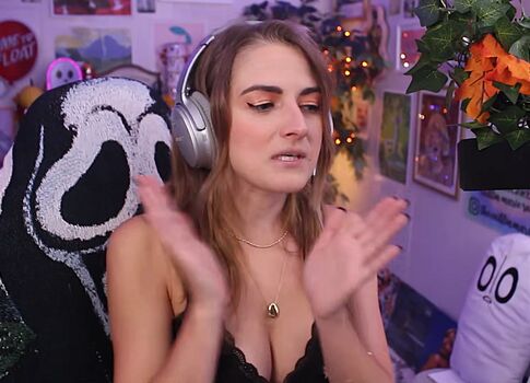 Full leaked Caitlin marie reacts private photo