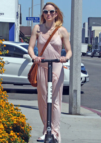 Full leaked Caity lotz private photo