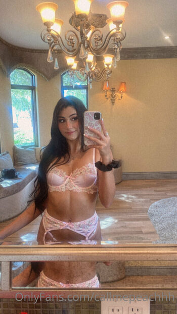 Full leaked Callmepeachhh private photo