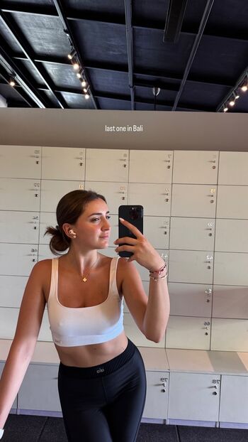 Full leaked Cameltoes private photo