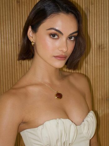 Camila Mendes