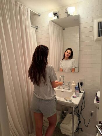 Full leaked Camila morrone private photo