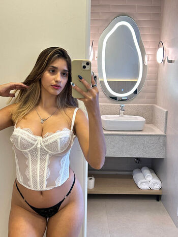 Camilla Reyes