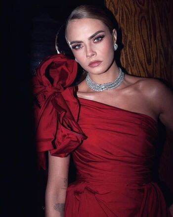 Full leaked Cara delevingne private photo