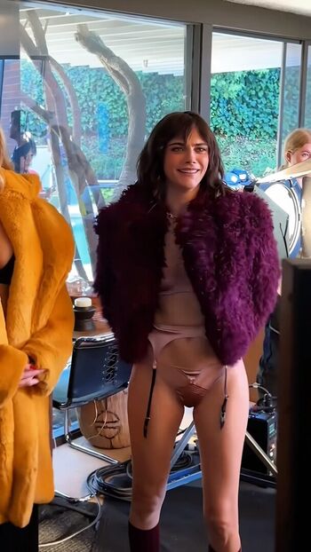 Full leaked Cara delevingne private photo