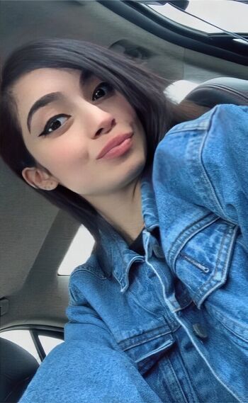 Full leaked Caradeliz private photo