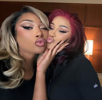 Full leaked Cardi b private photo