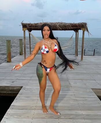 Full leaked Cardi b private photo