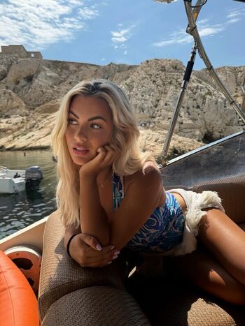 Full leaked Carla moreau page private photo