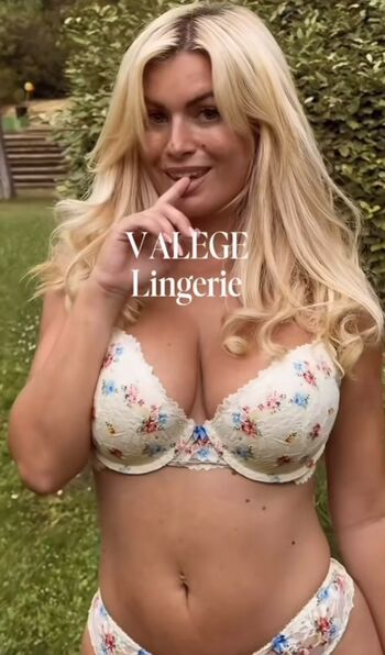 Full leaked Carla moreau private photo