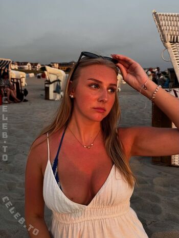 Full leaked Carly hro private photo