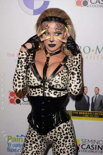Full leaked Carmen electra  page private photo