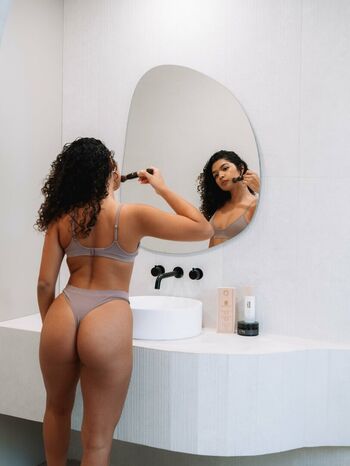 Caroline Santos