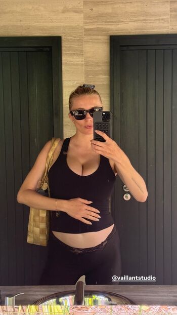 Full leaked Caroline vreeland private photo