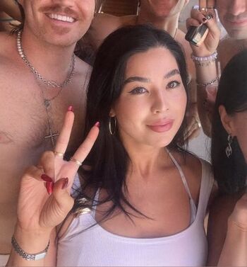 Full leaked Carolinekwan private photo