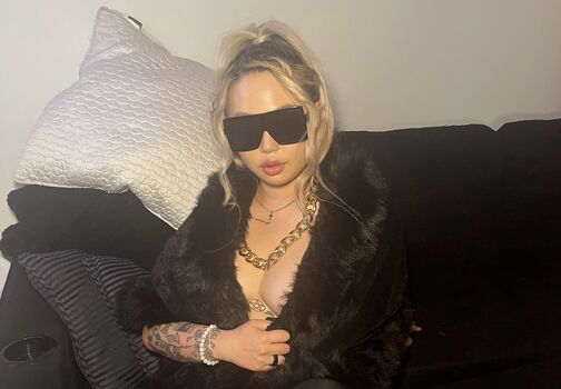 Full leaked Carrie private photo